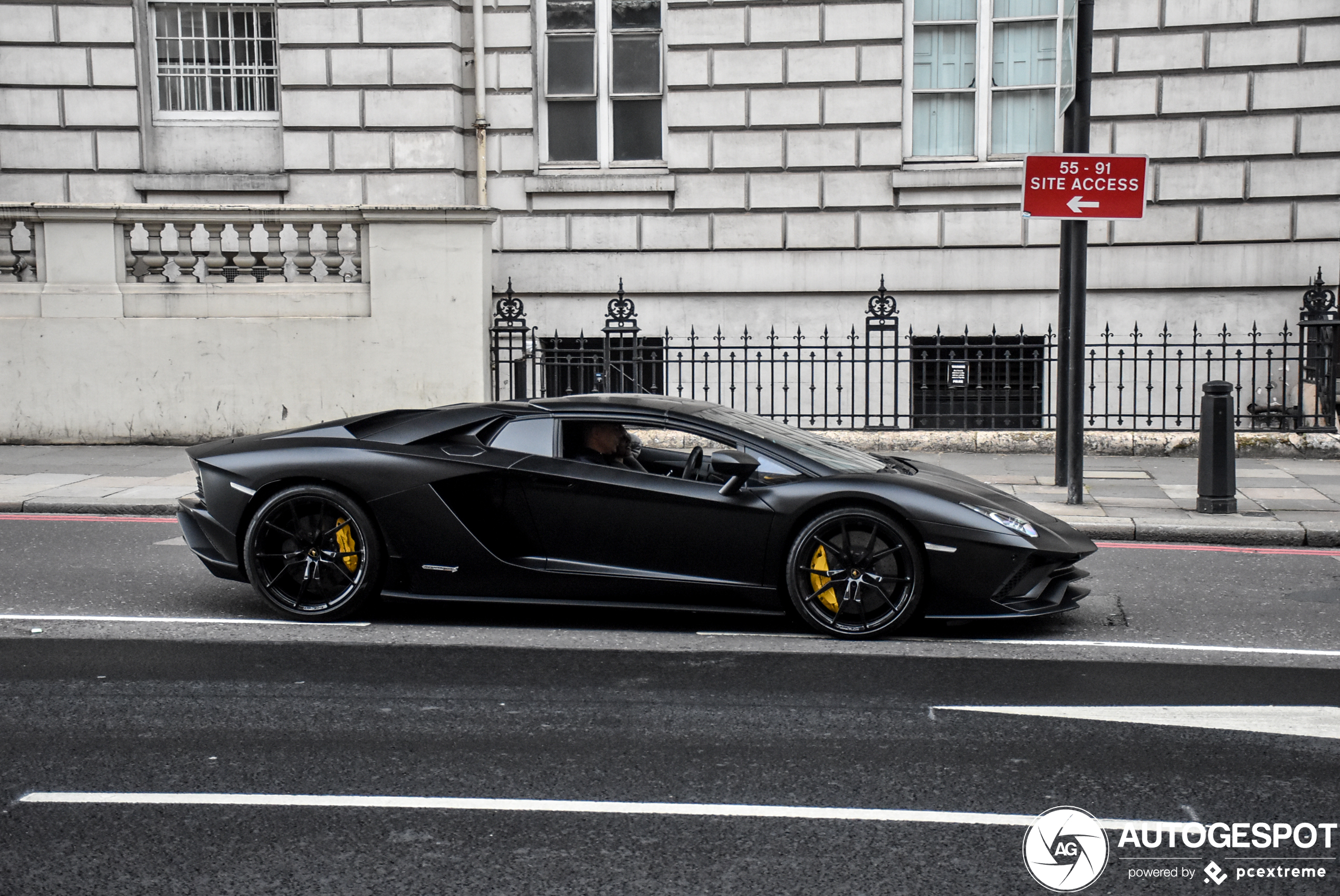 Lamborghini Aventador S LP740-4 Roadster