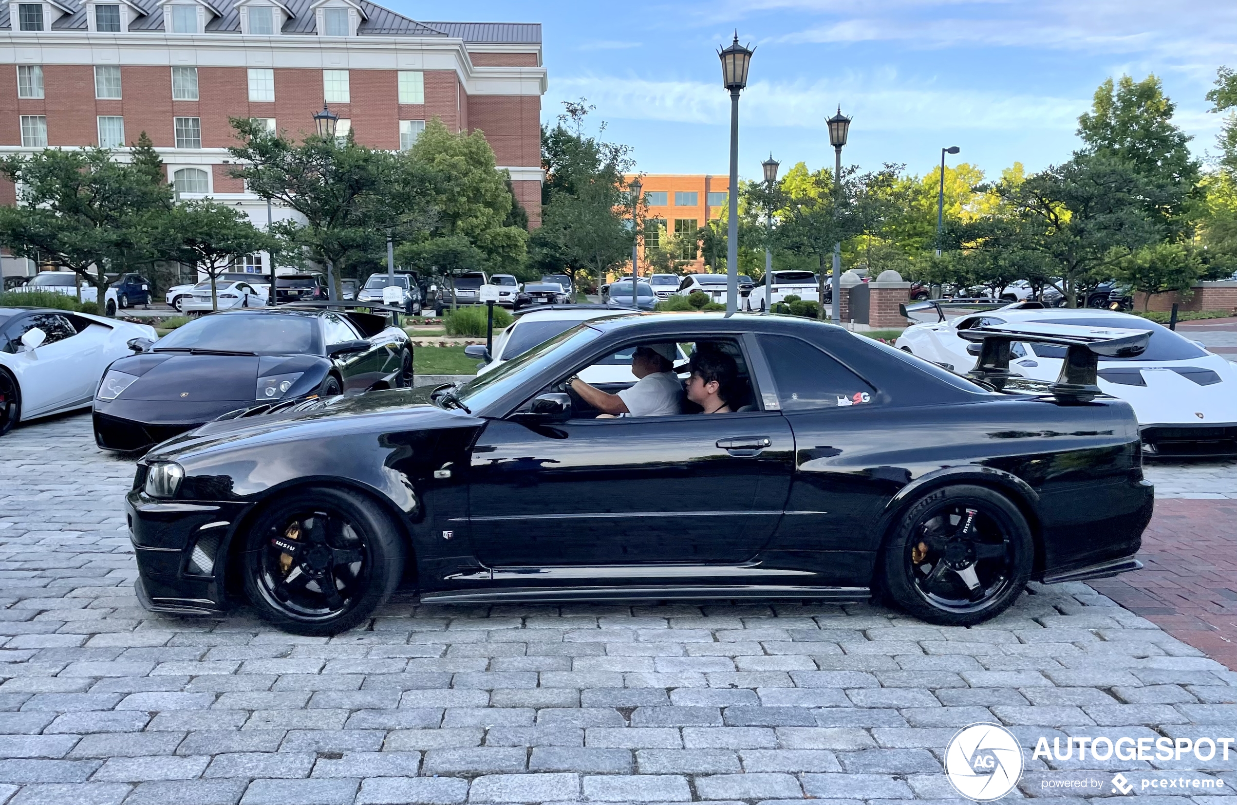 Nissan Skyline R34 GT-R V-Spec - 16 June 2022 - Autogespot