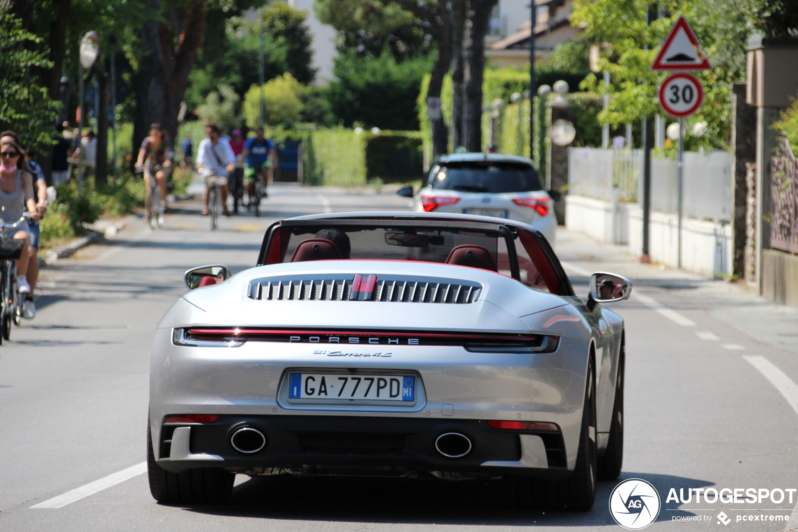 Porsche 992 Carrera 4S Cabriolet