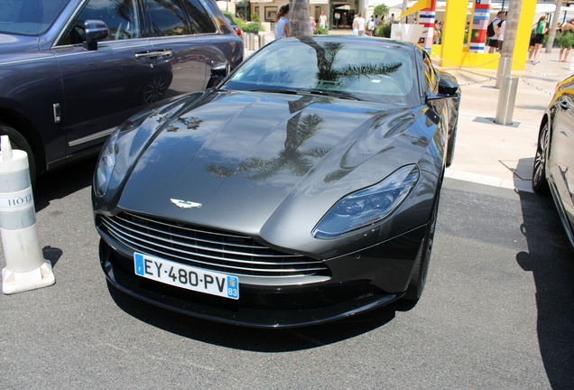 Aston Martin DB11 V8