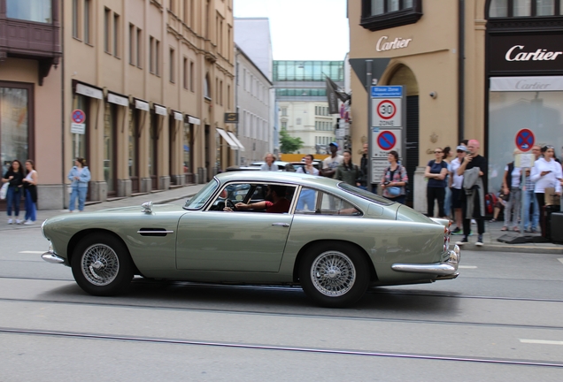 Aston Martin DB4