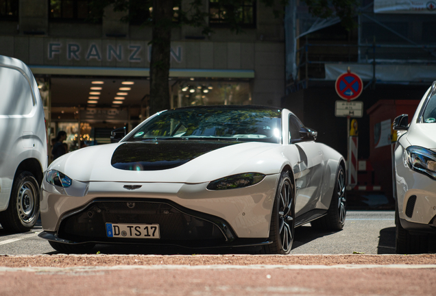 Aston Martin V8 Vantage 2018