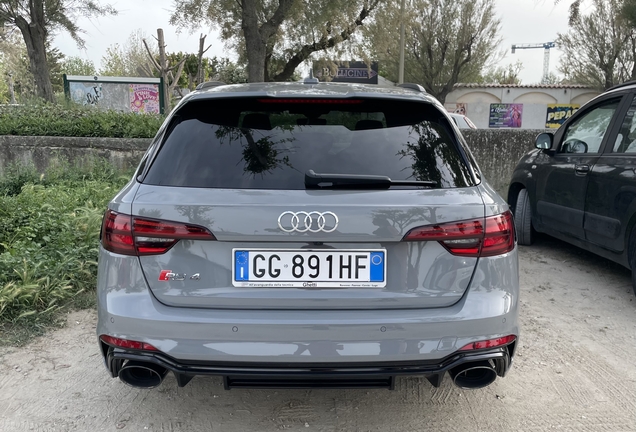 Audi RS4 Avant B9