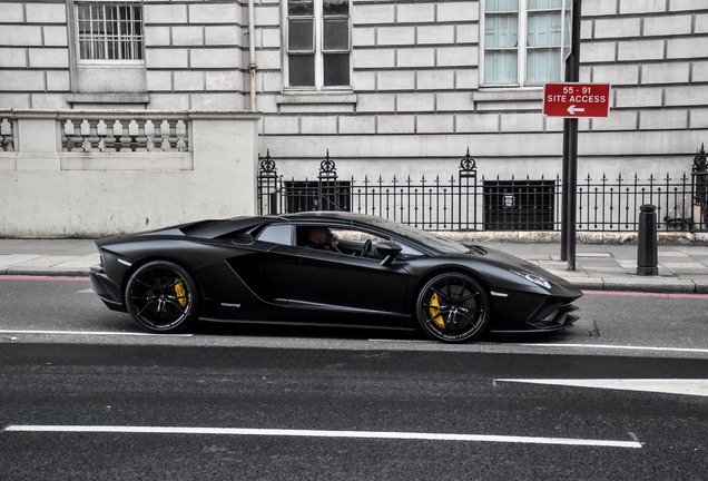 Lamborghini Aventador S LP740-4 Roadster