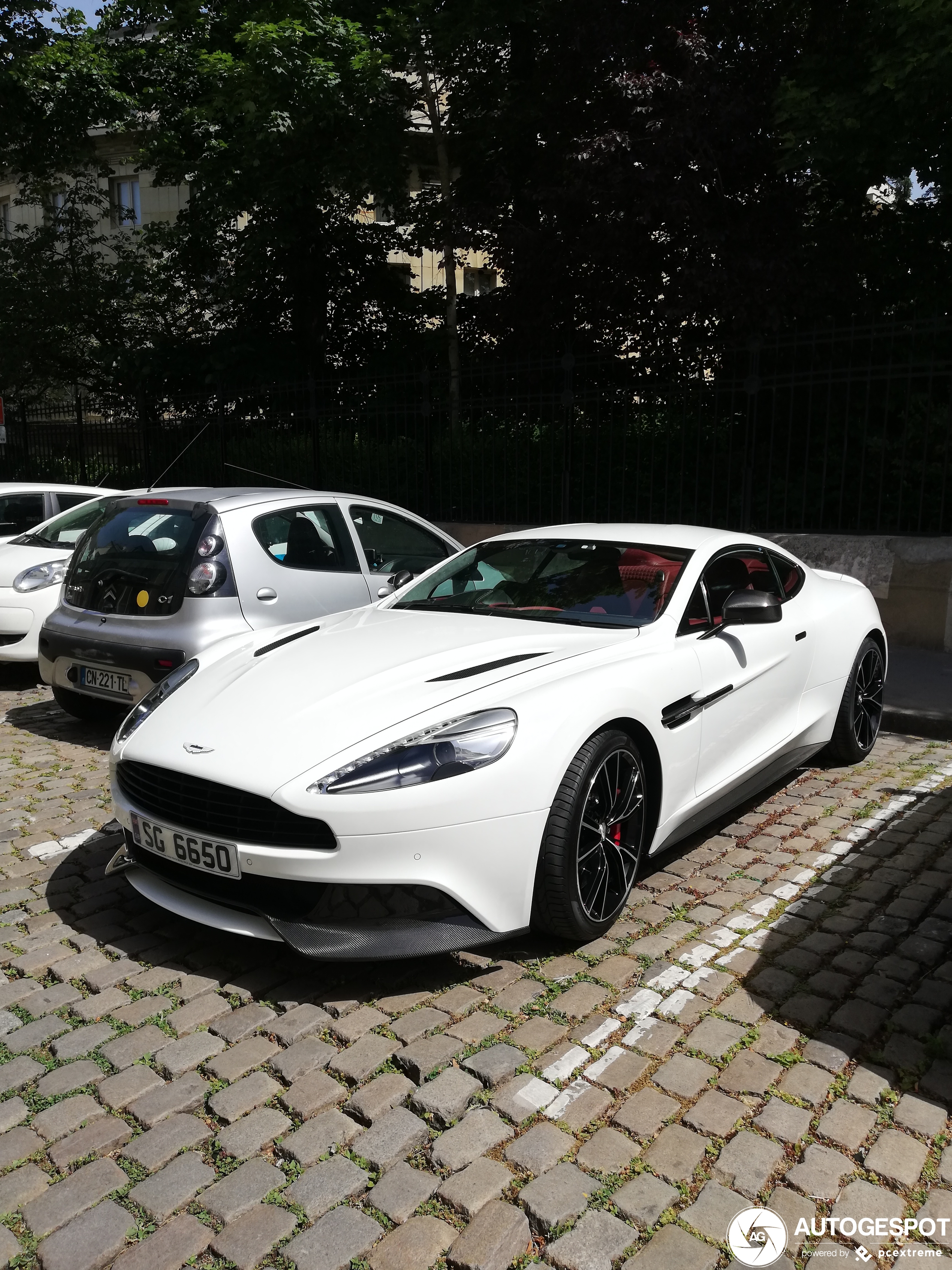 Aston Martin Vanquish 2013