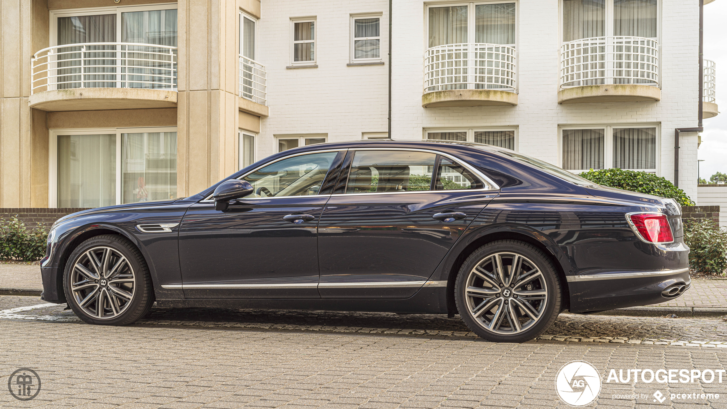 Bentley Flying Spur V8 2021