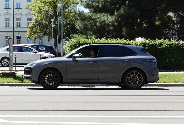 Porsche 9YA Cayenne GTS