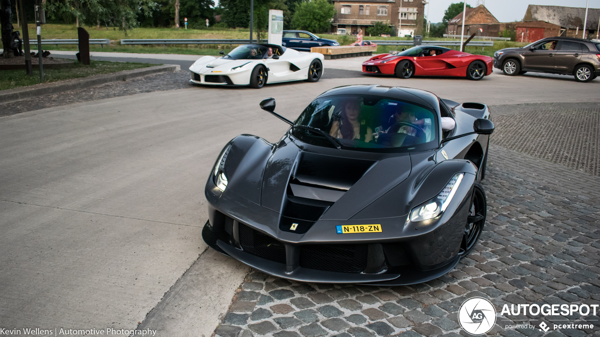 Driedubbele combo van LaFerrari's ter ere van bruiloft