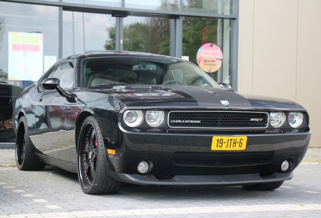 Dodge Challenger SRT-8