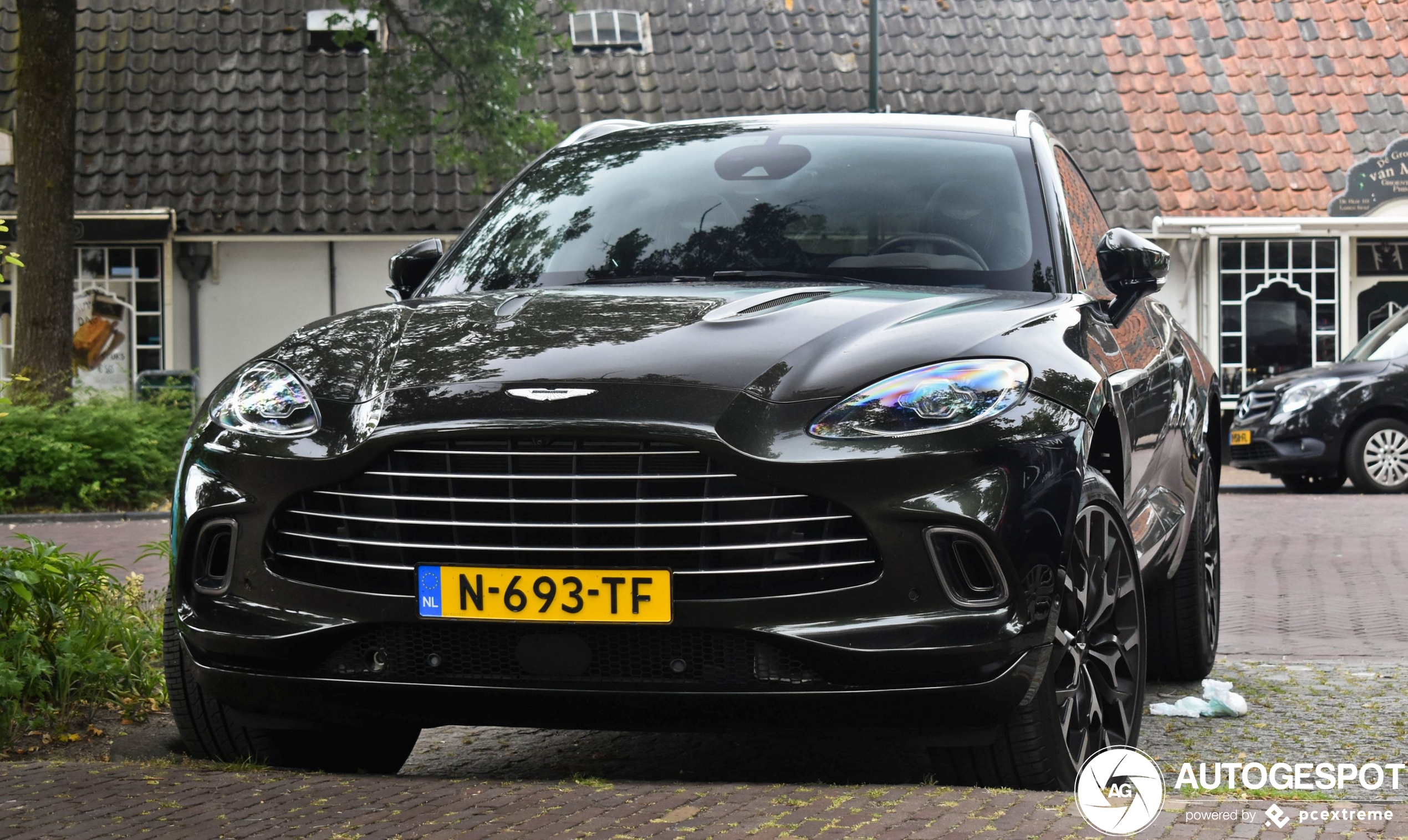 Aston Martin DBX