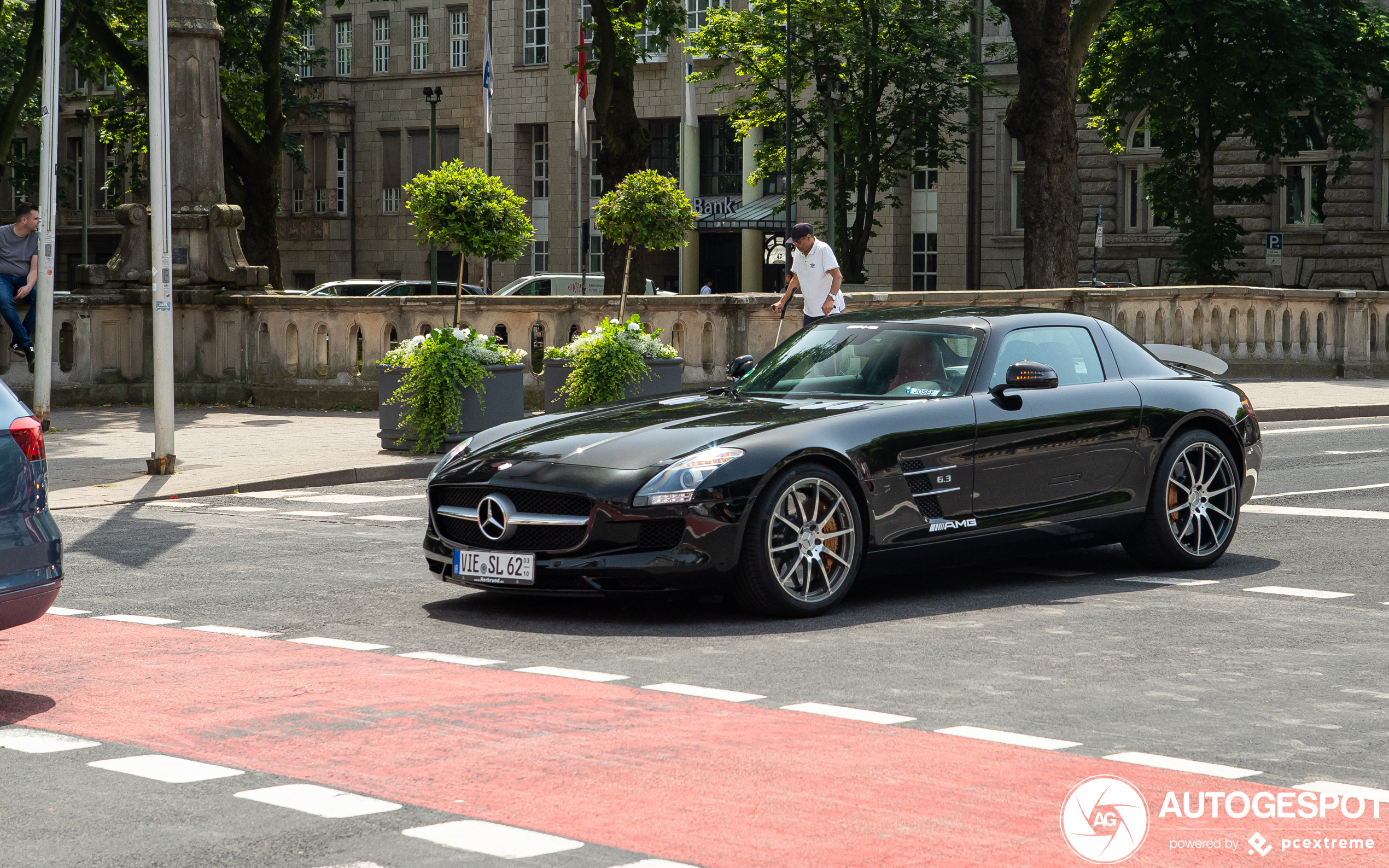 Mercedes-Benz SLS AMG