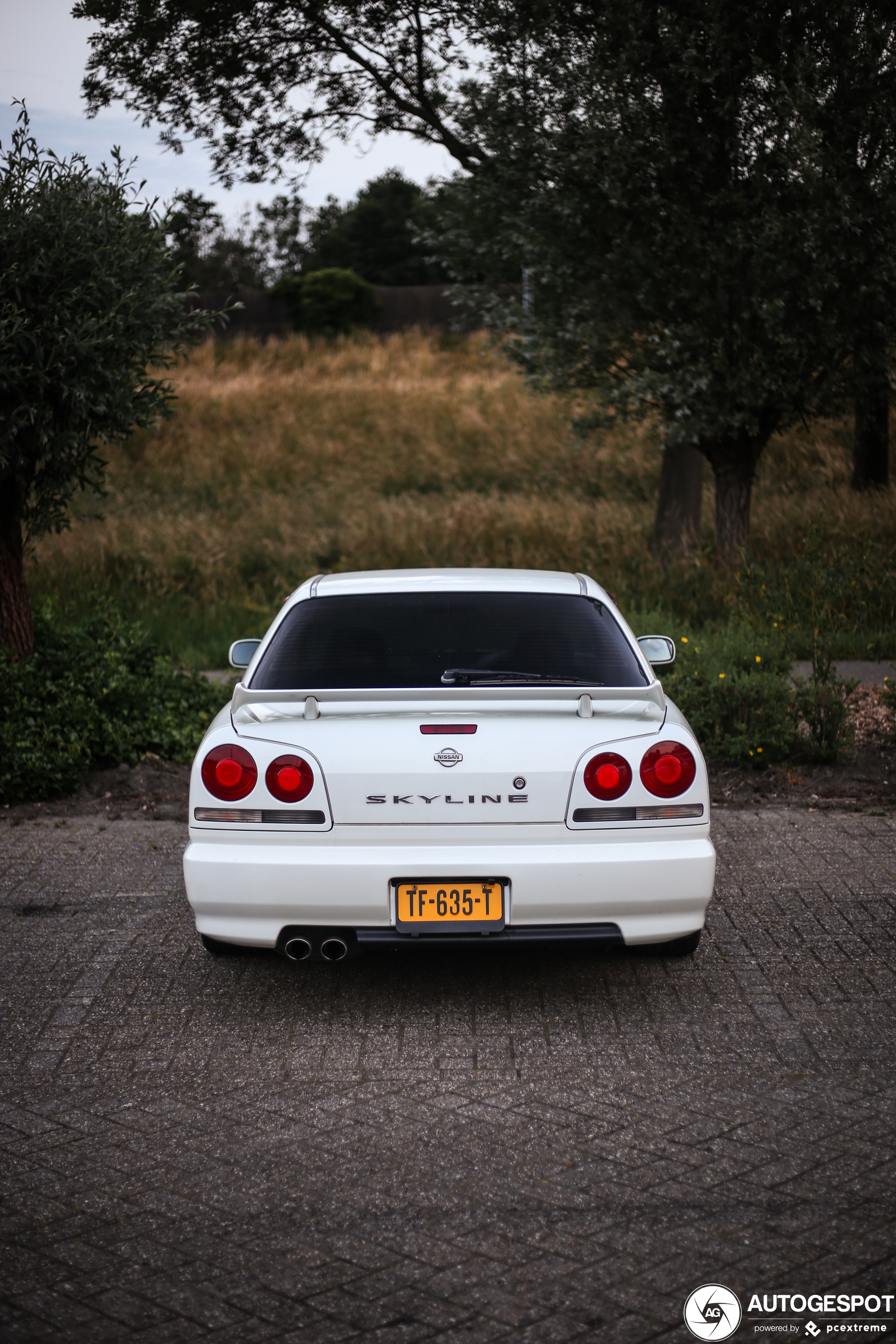 Nissan Skyline R34 Sedan