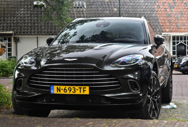 Aston Martin DBX