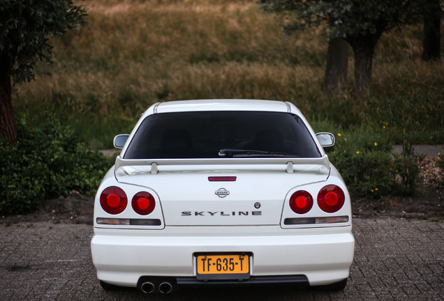 Nissan Skyline R34 Sedan