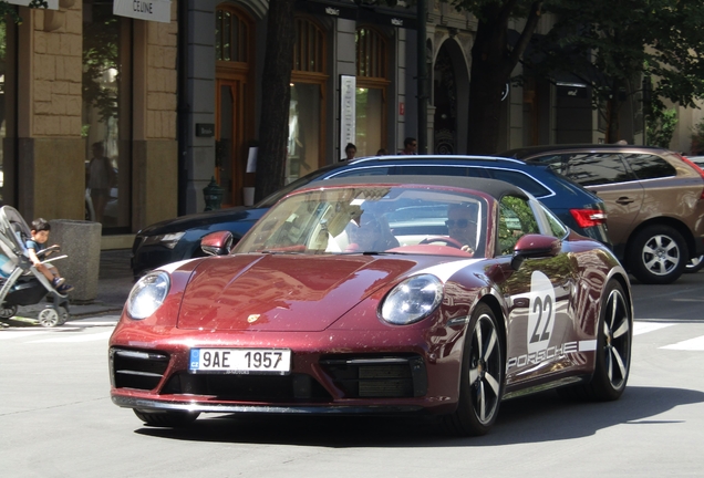 Porsche 992 Targa 4S Heritage Design Edition