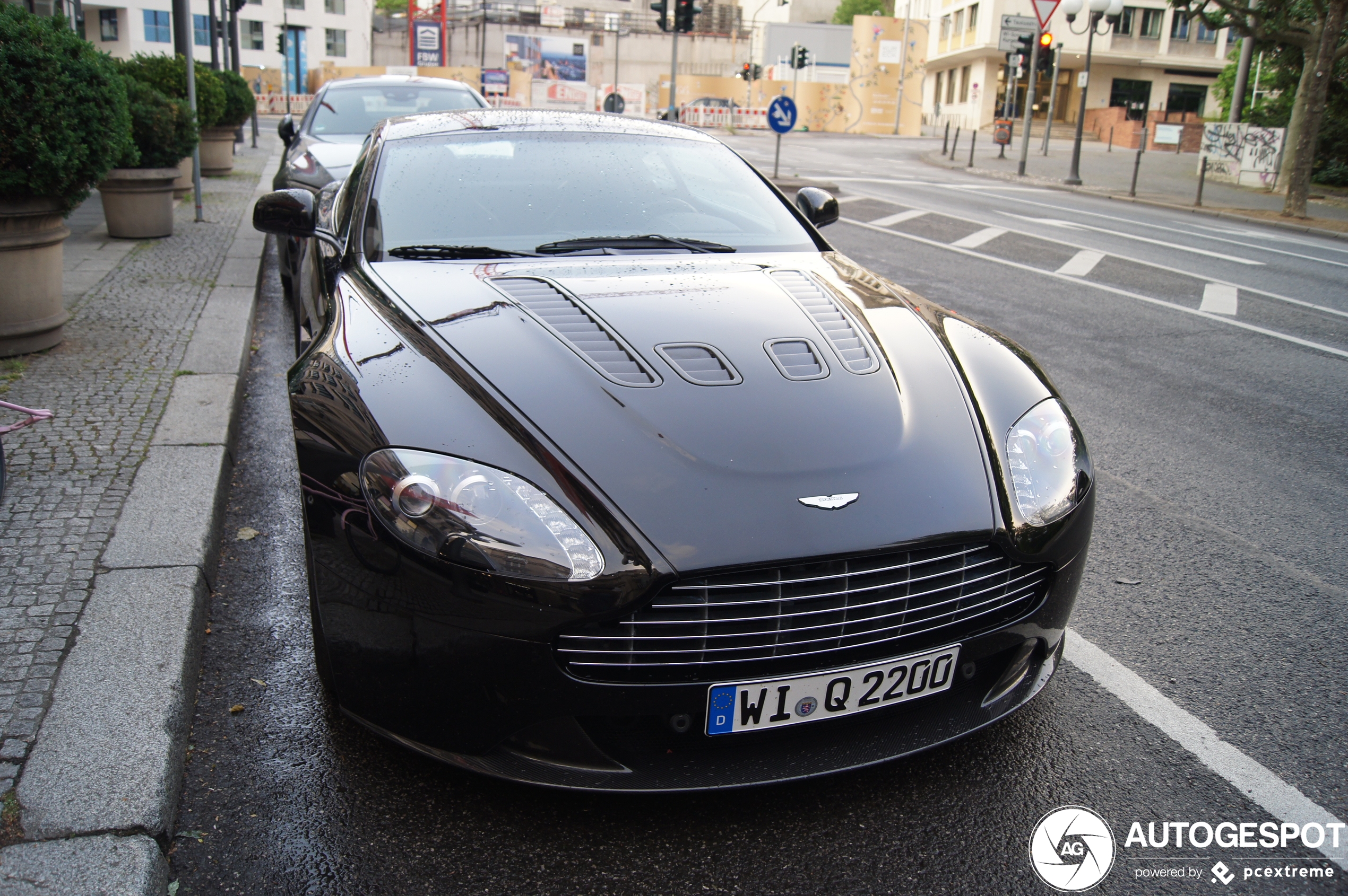 Aston Martin V12 Vantage