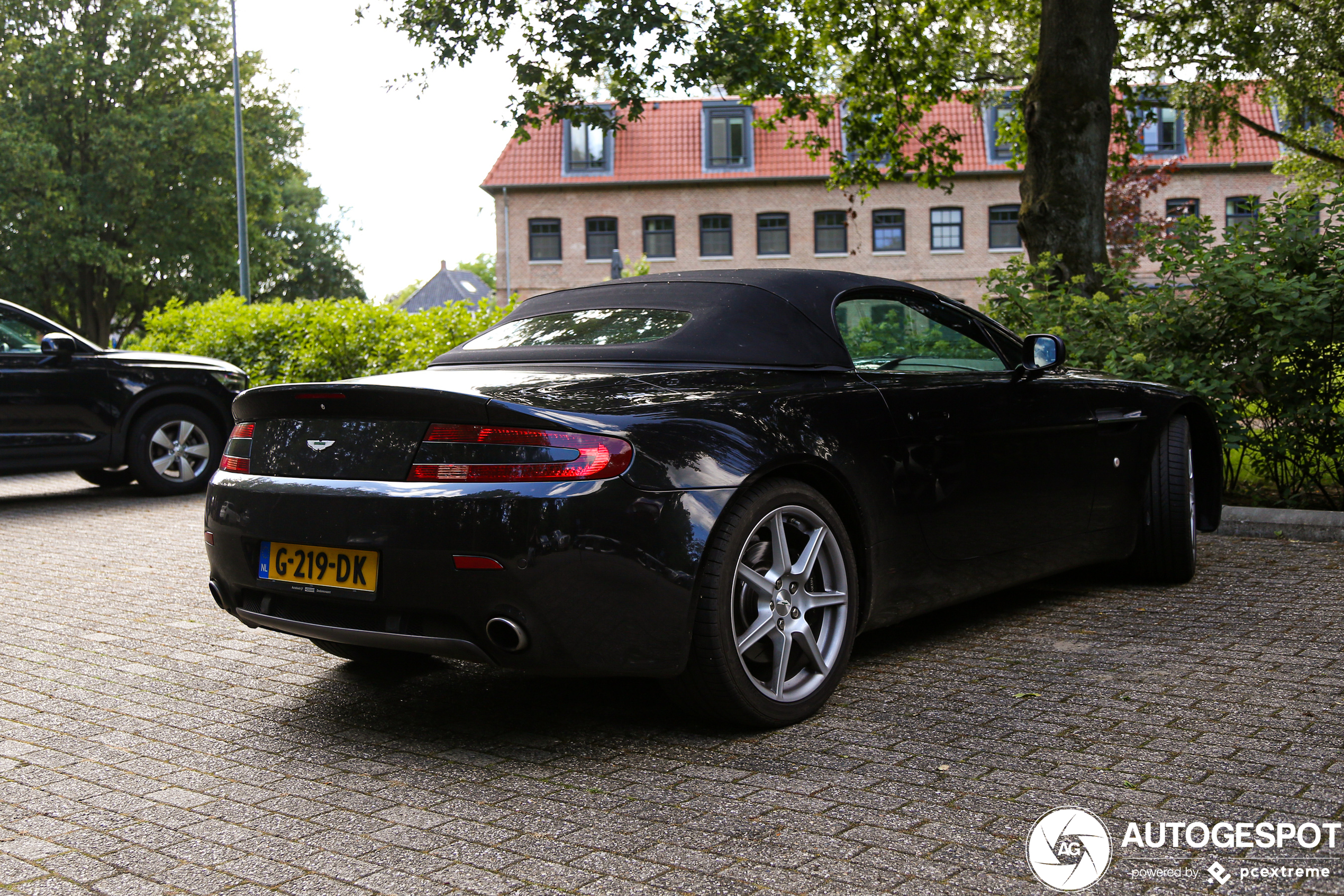 Aston Martin V8 Vantage Roadster