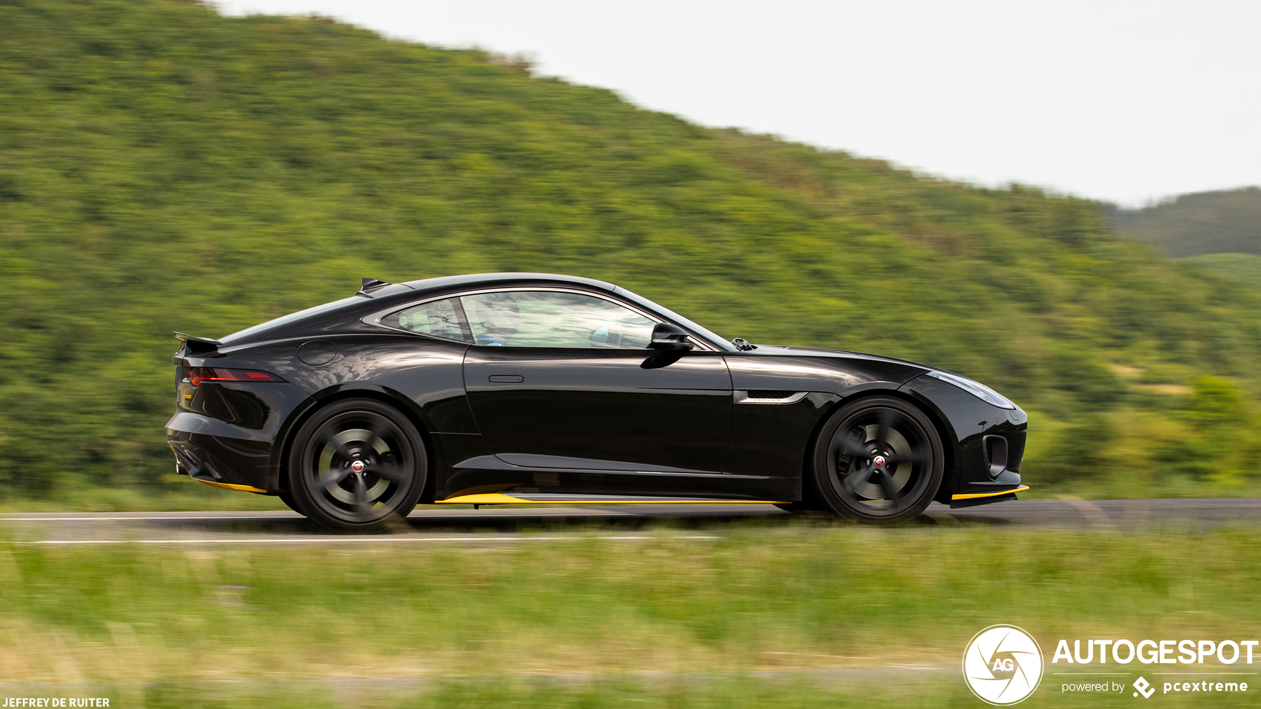 Jaguar F-TYPE 400 Sport Coupé