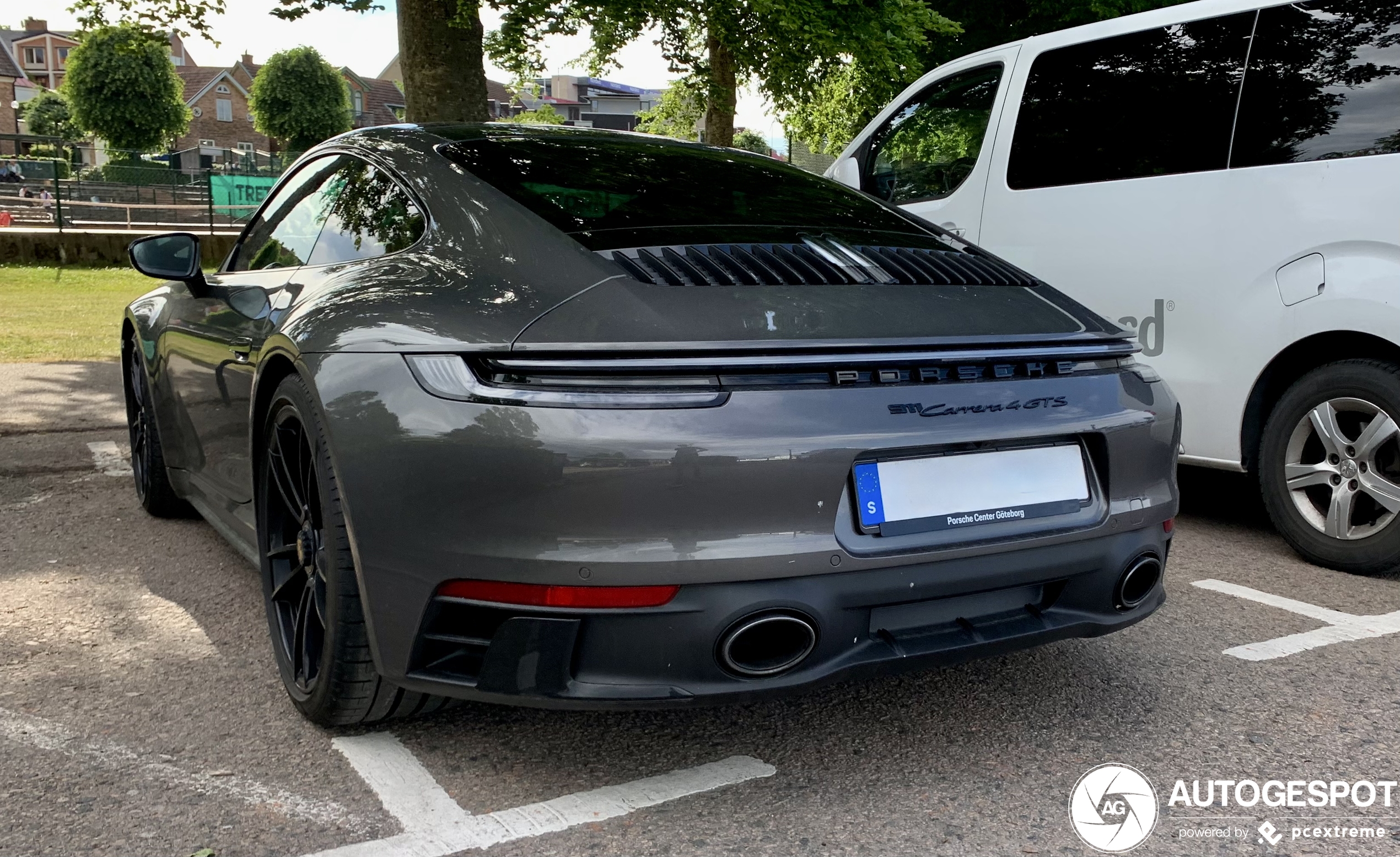 Porsche 992 Carrera 4 GTS