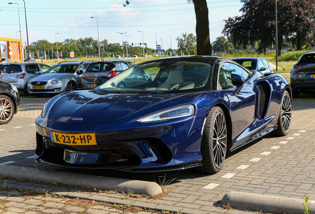 McLaren GT