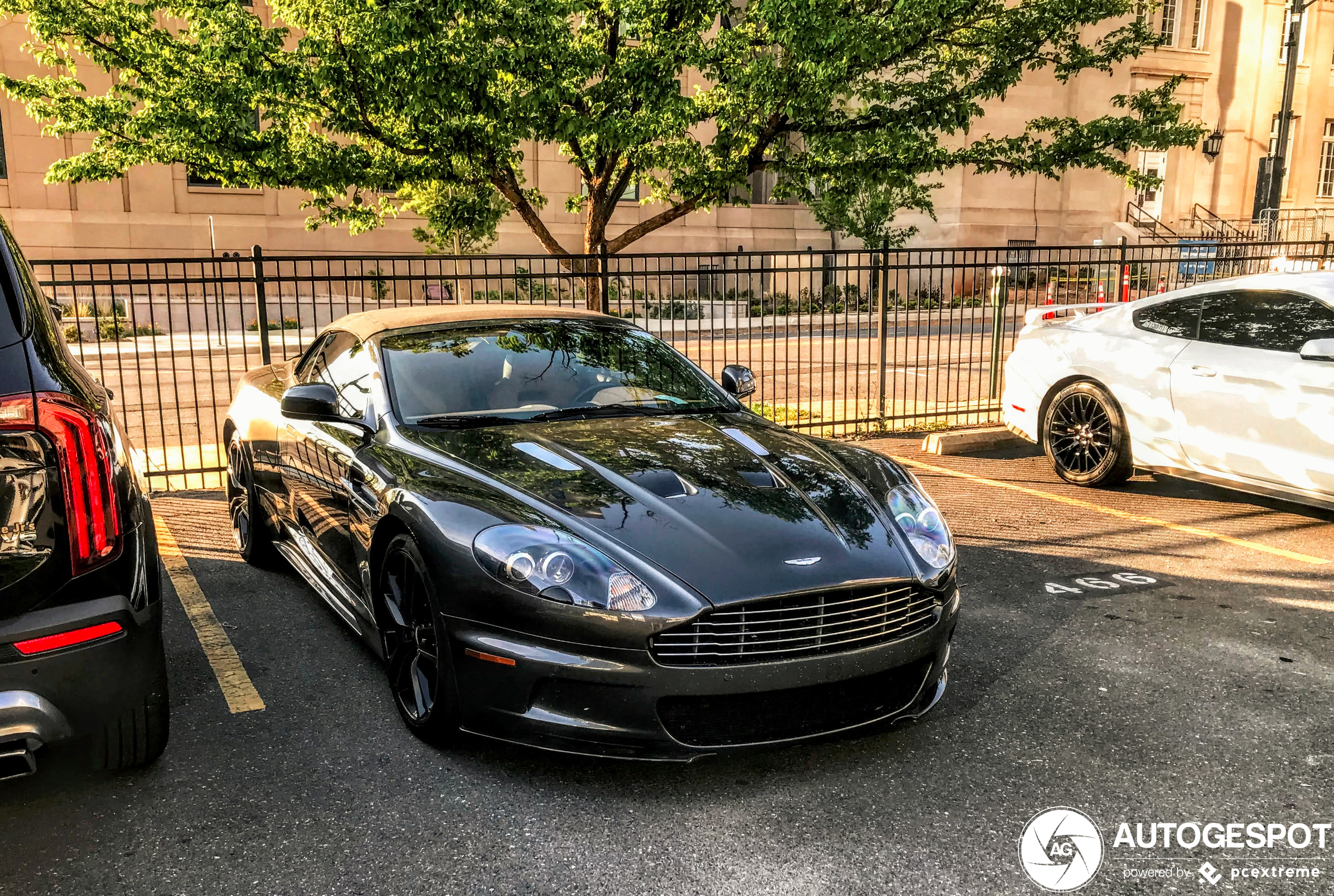 Aston Martin DBS Volante