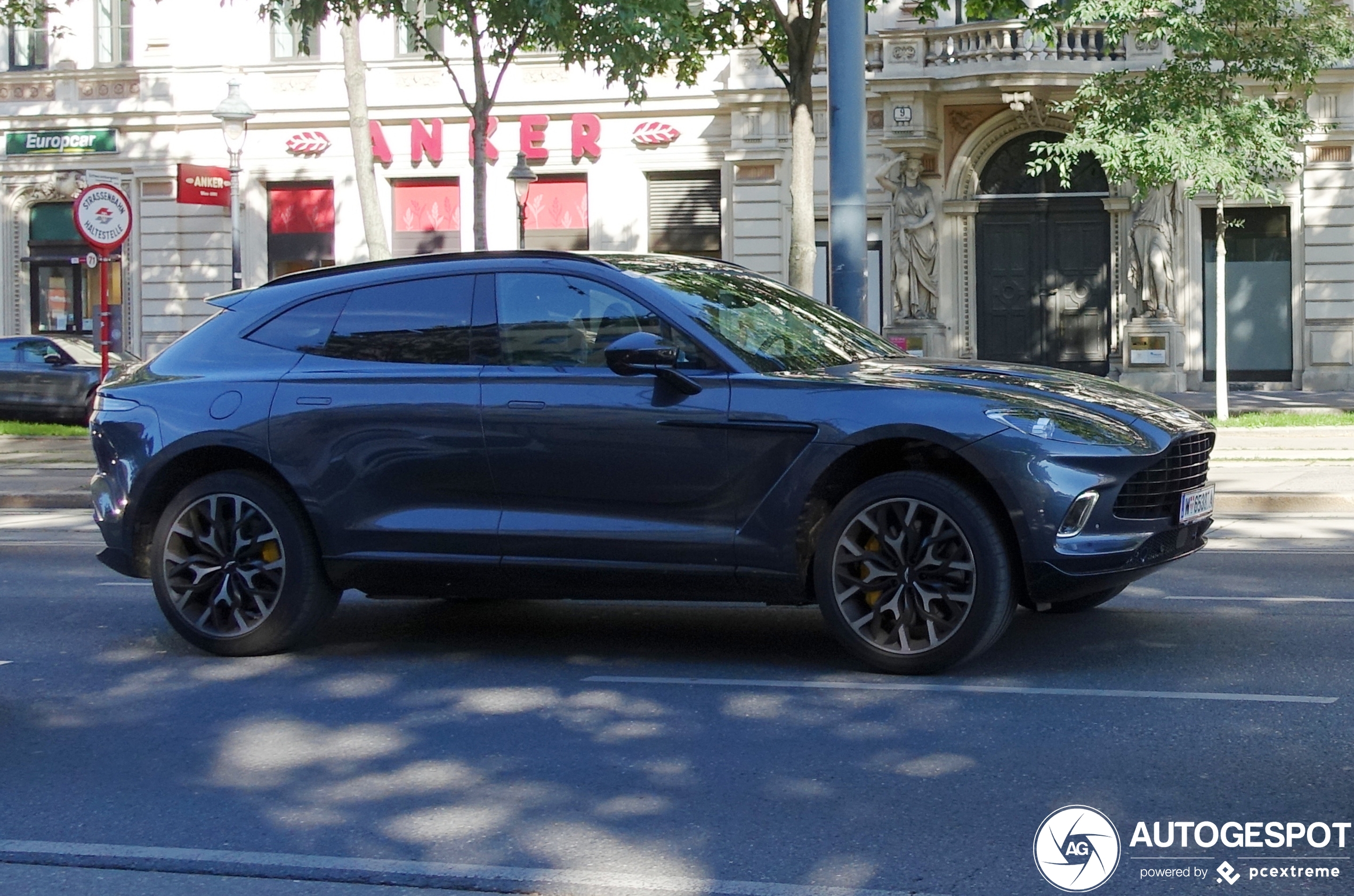 Aston Martin DBX