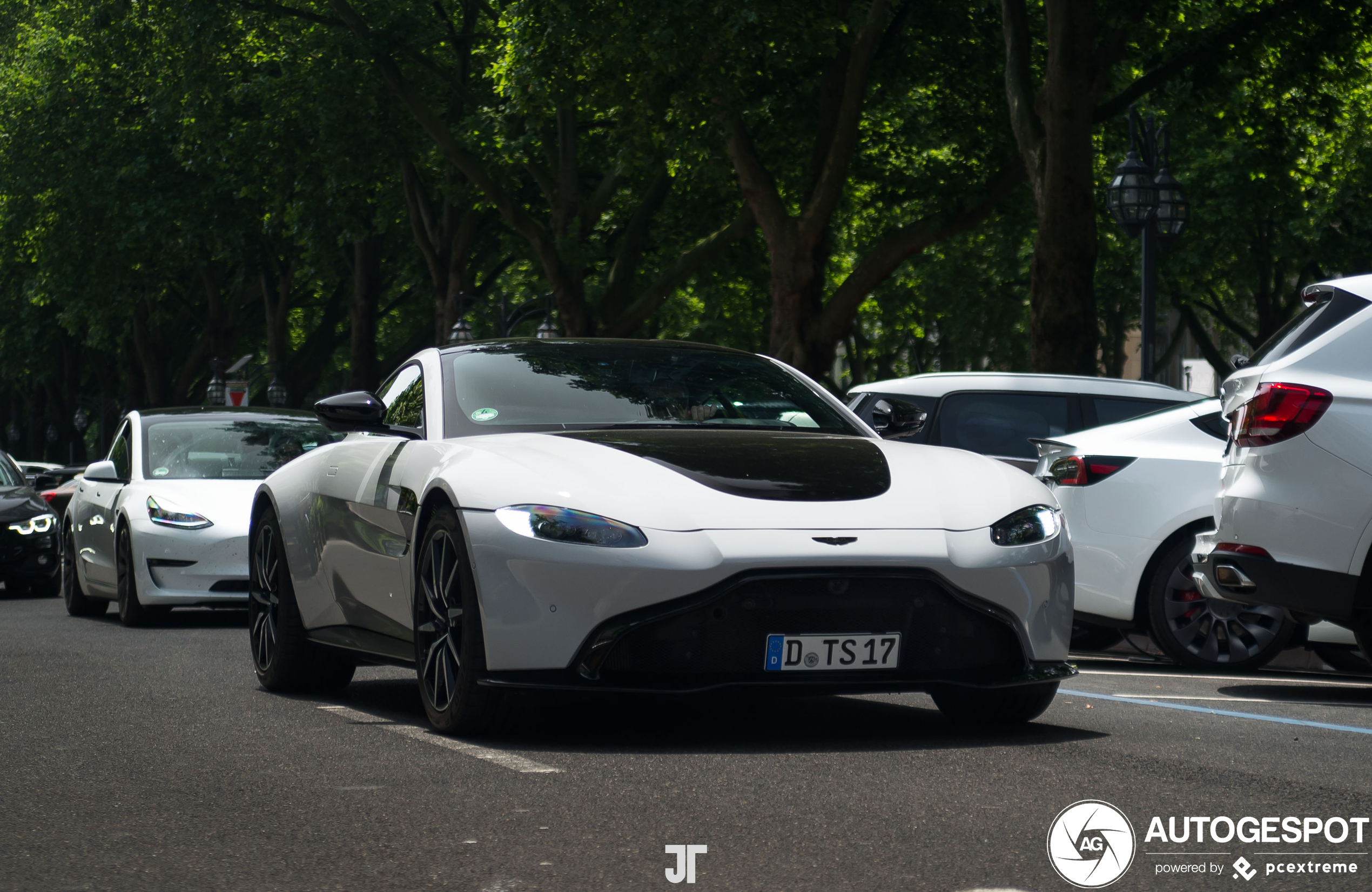 Aston Martin V8 Vantage 2018