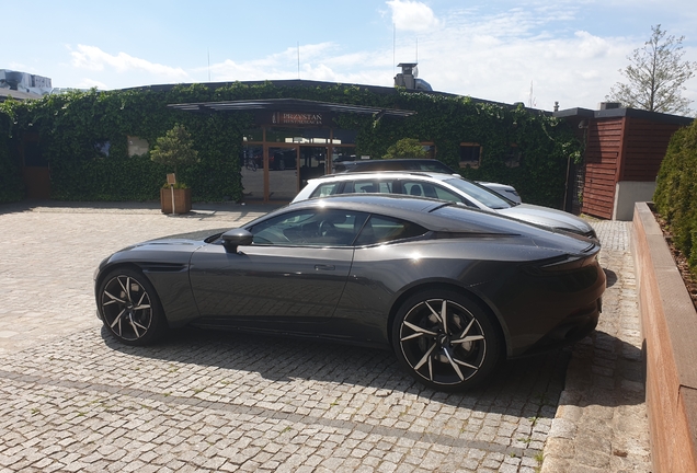 Aston Martin DB11