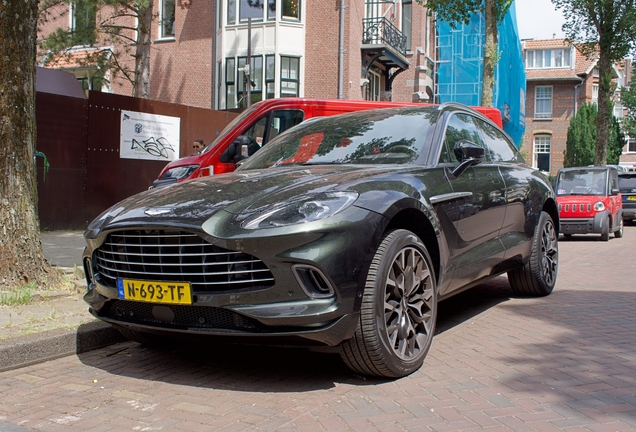 Aston Martin DBX