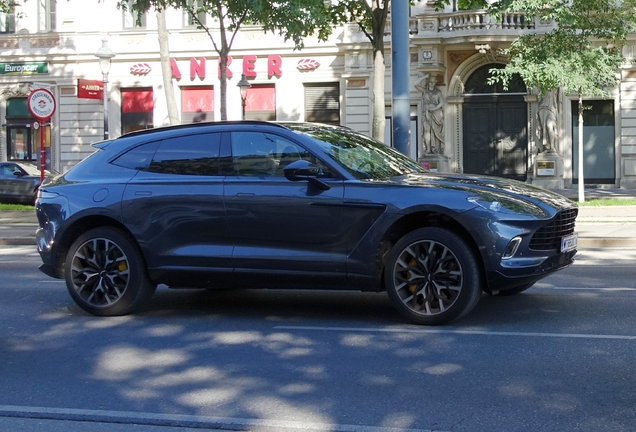 Aston Martin DBX