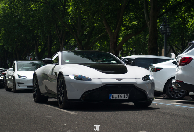 Aston Martin V8 Vantage 2018