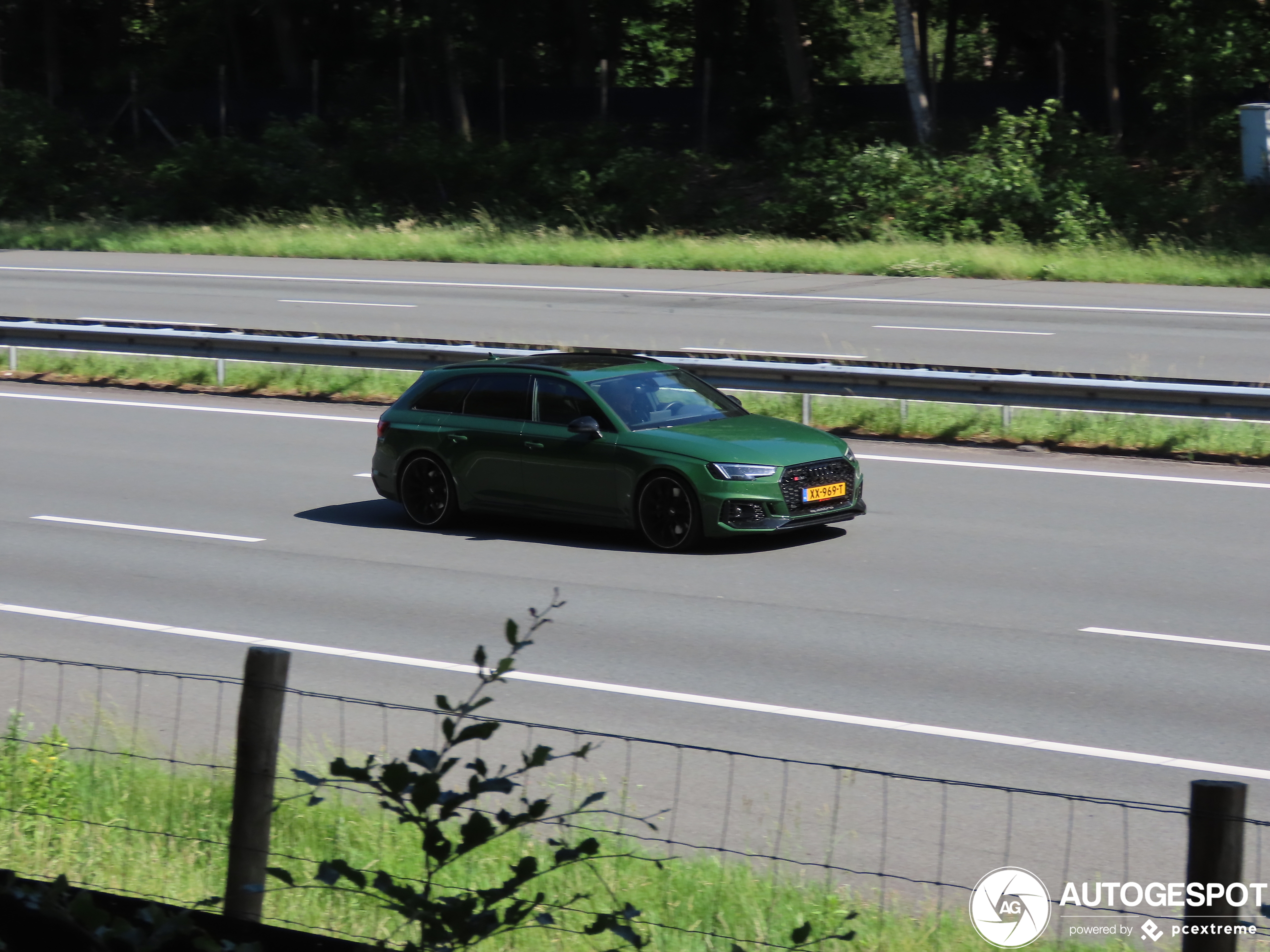 Audi RS4 Avant B9