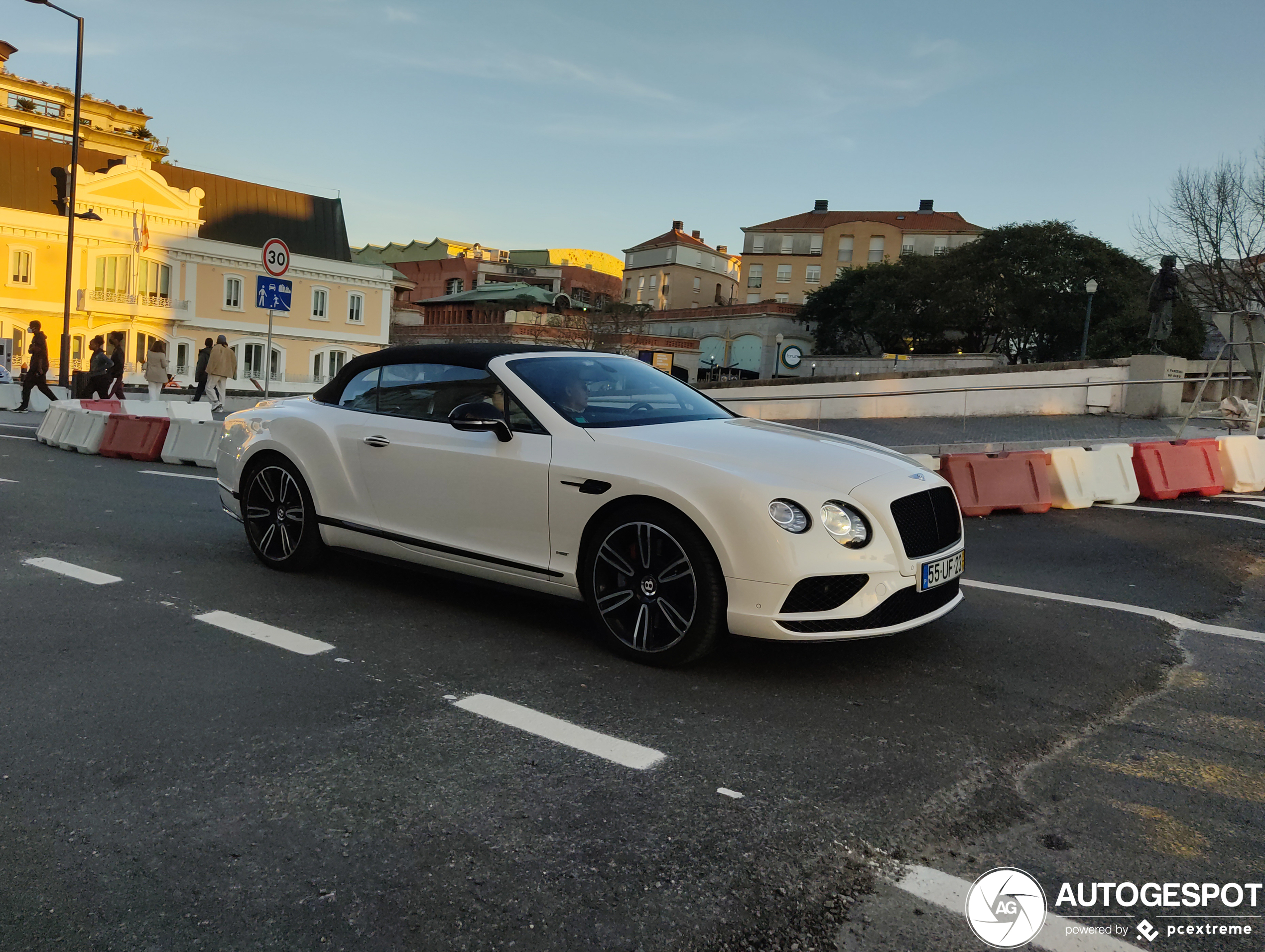 Bentley Continental GTC V8 S 2016