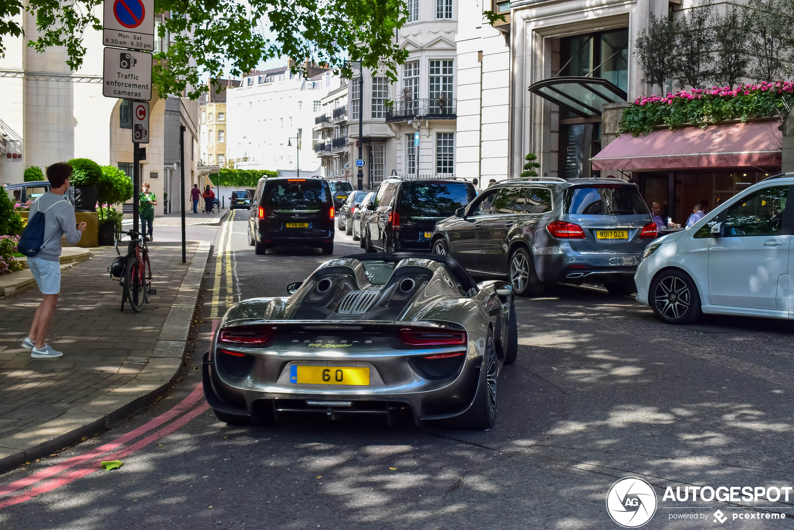 Porsche 918 Spyder Weissach Package