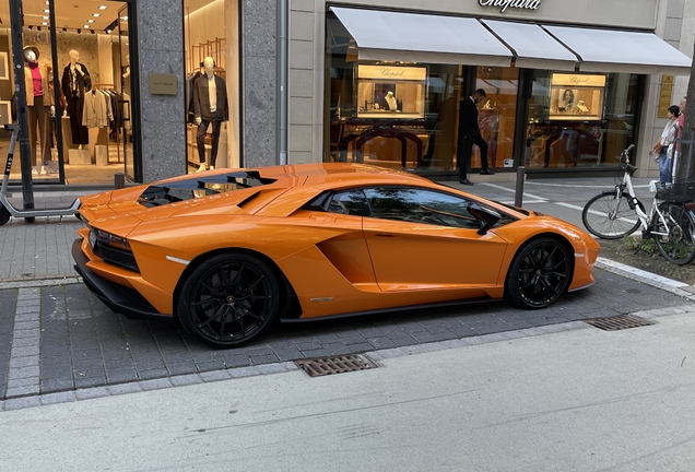 Lamborghini Aventador S LP740-4