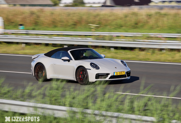 Porsche 992 Carrera 4S Cabriolet