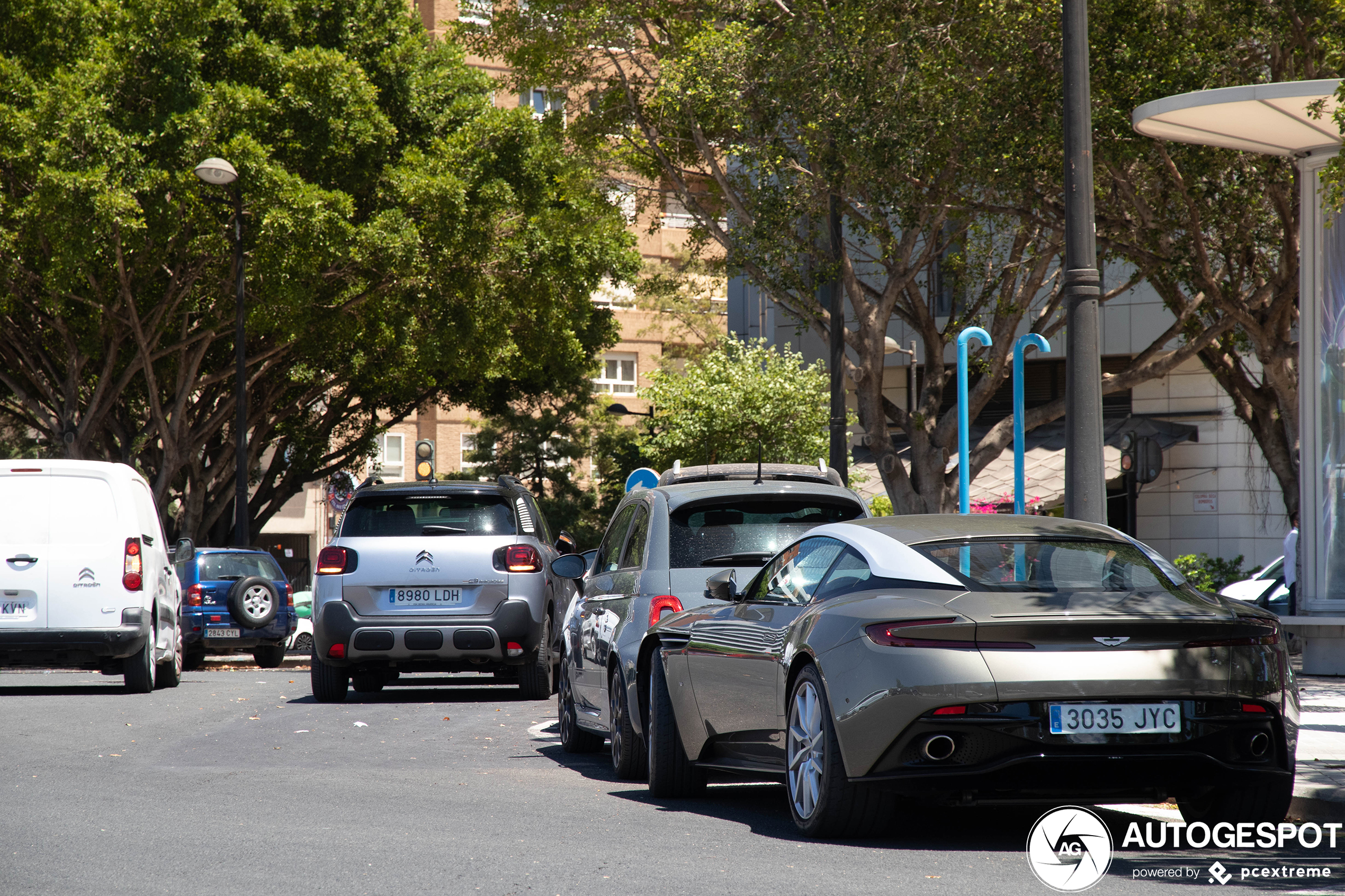 Aston Martin DB11