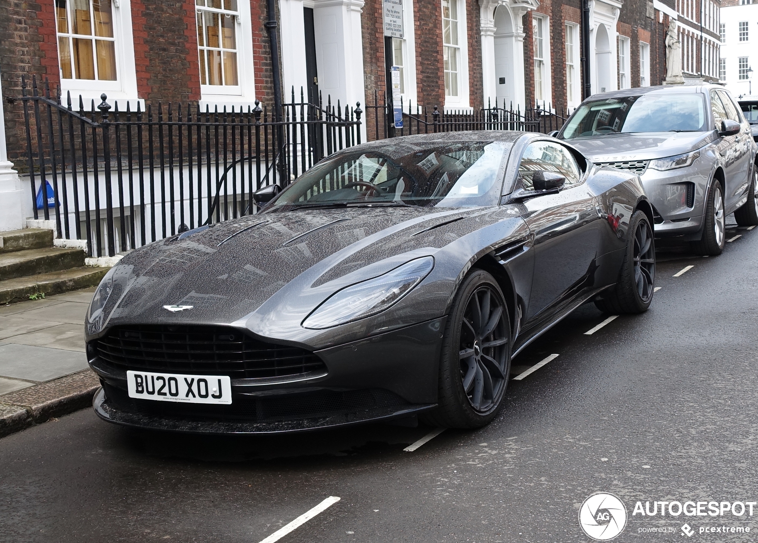 Aston Martin DB11 AMR