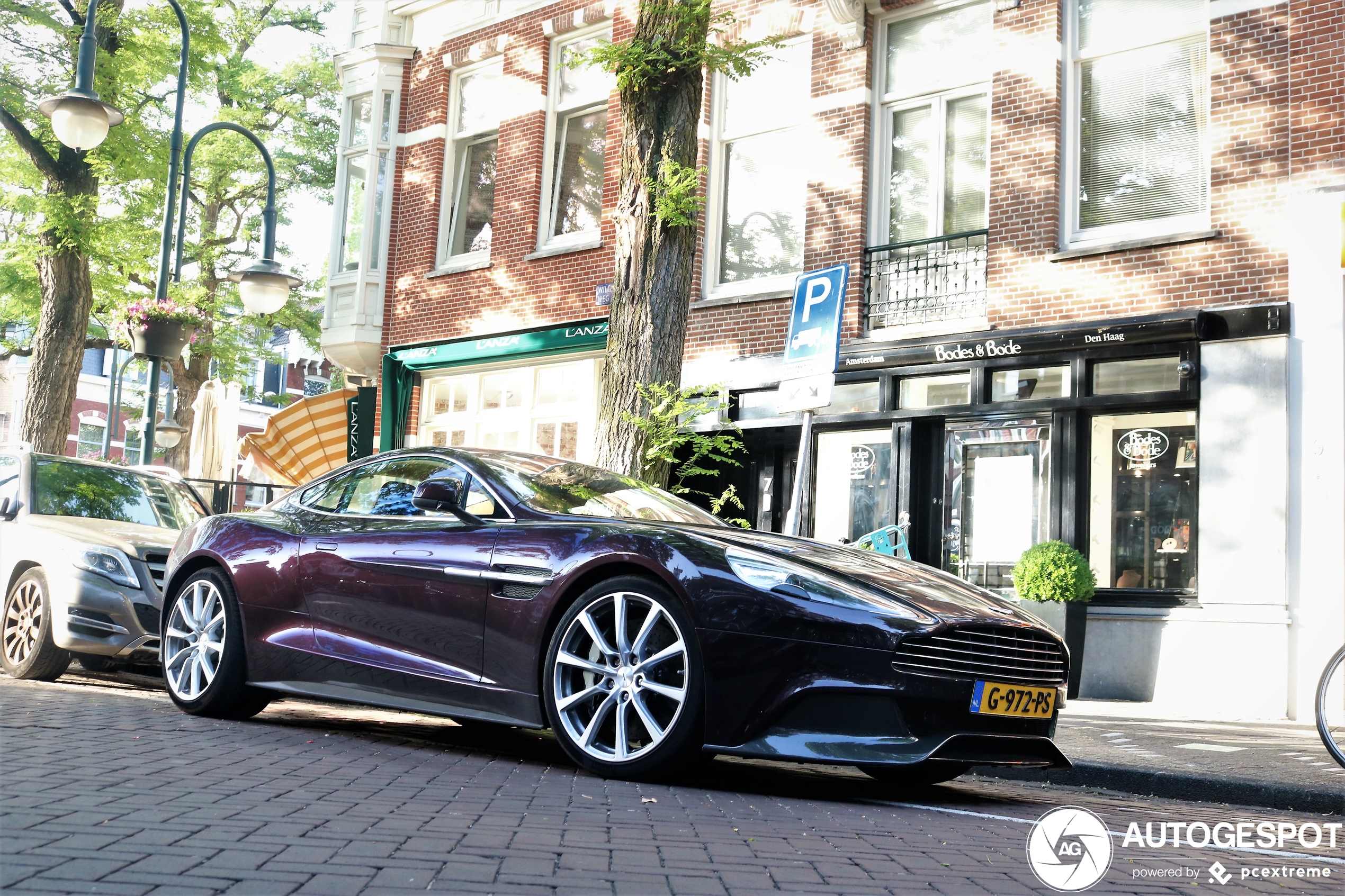 Aston Martin Vanquish 2013