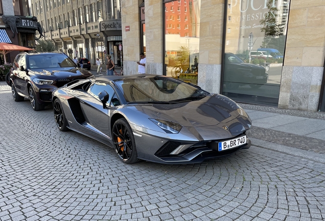 Lamborghini Aventador S LP740-4 Roadster