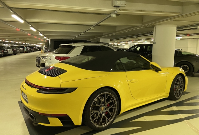 Porsche 992 Carrera 4S Cabriolet