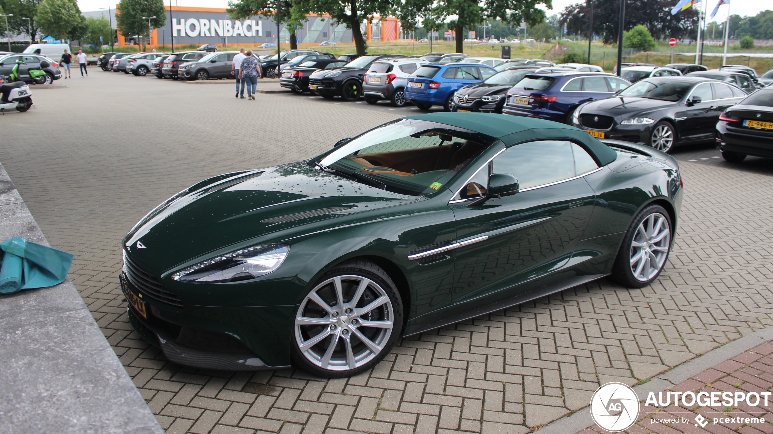 Aston Martin Vanquish Volante