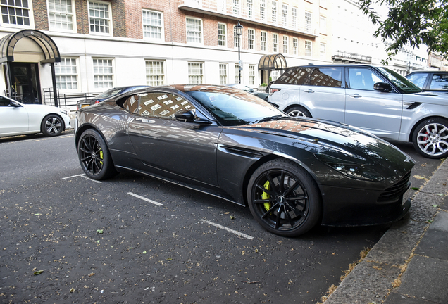 Aston Martin DB11 AMR