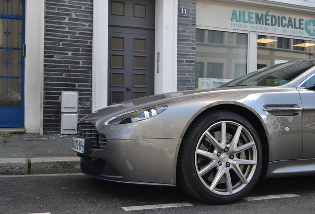 Aston Martin V8 Vantage 2012