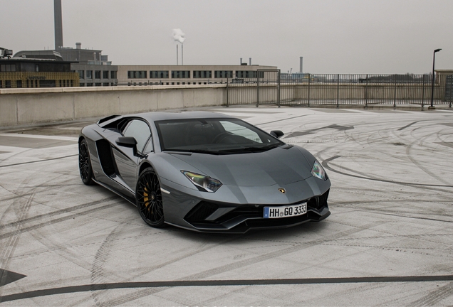 Lamborghini Aventador S LP740-4