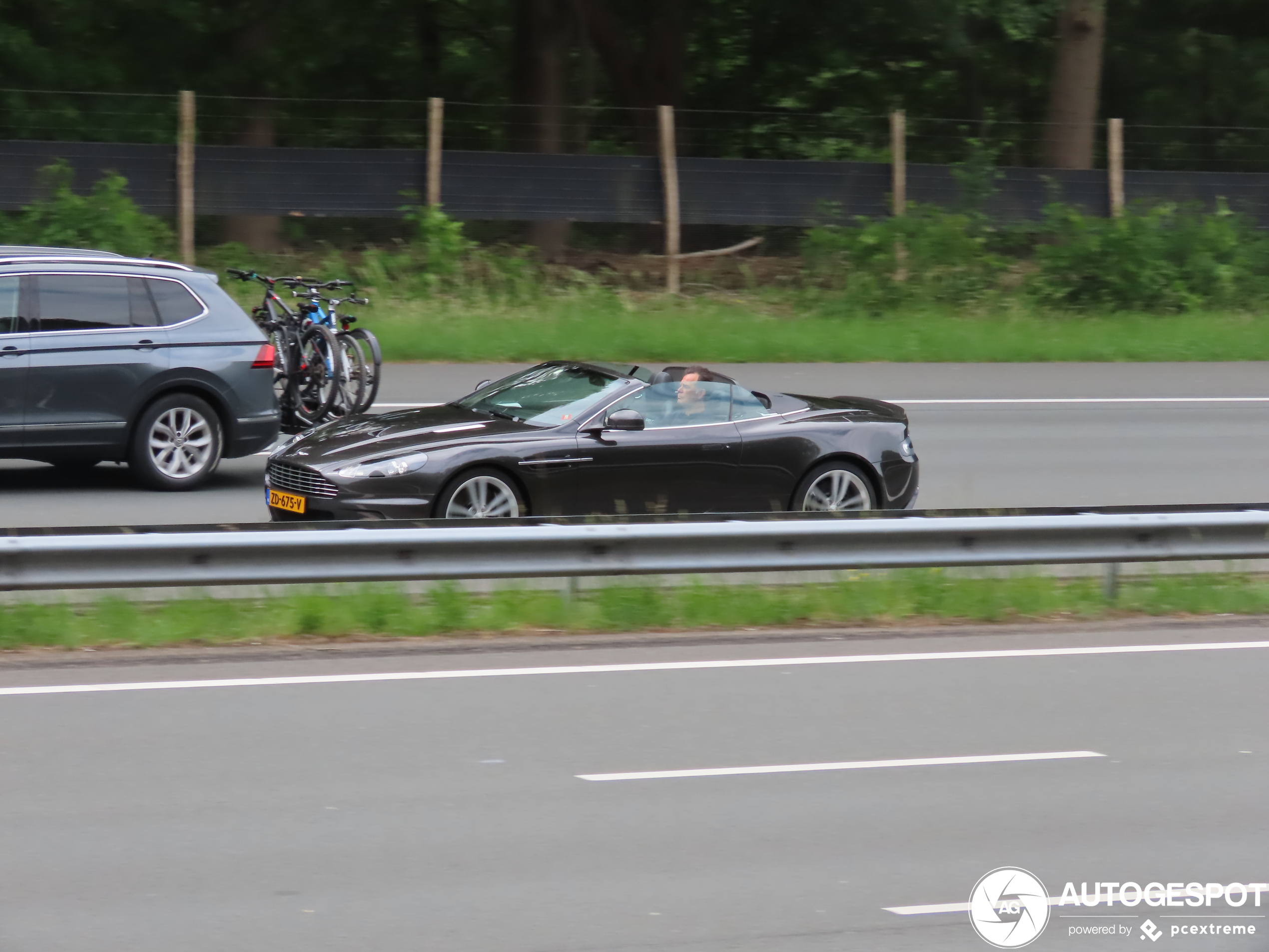 Aston Martin DBS Volante