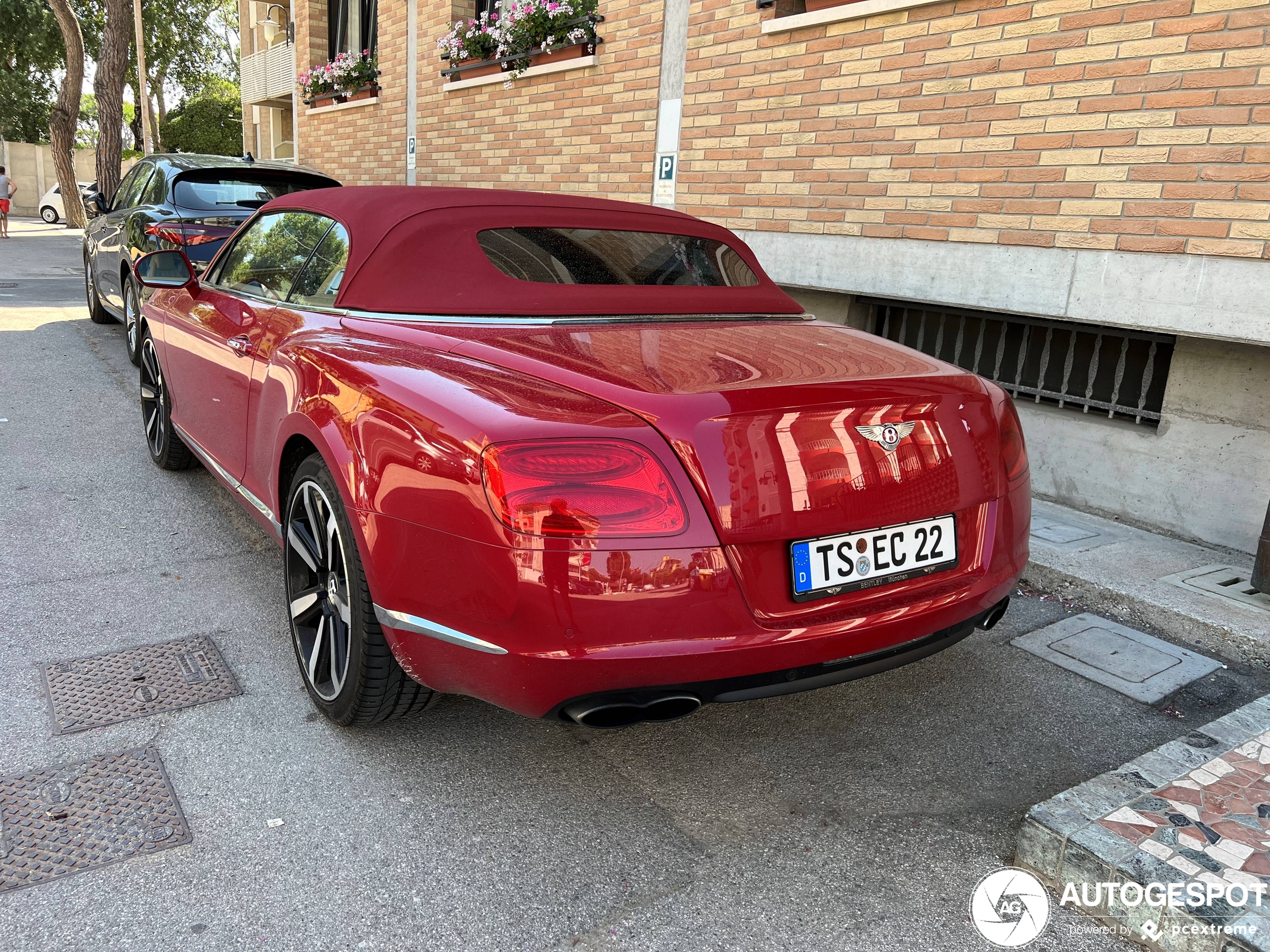 Bentley Continental GTC V8