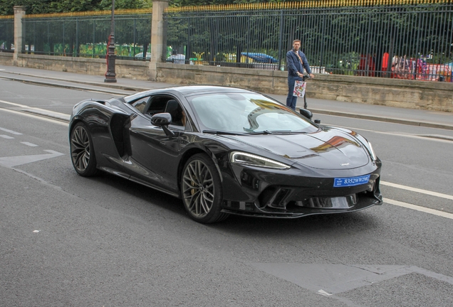 McLaren GT