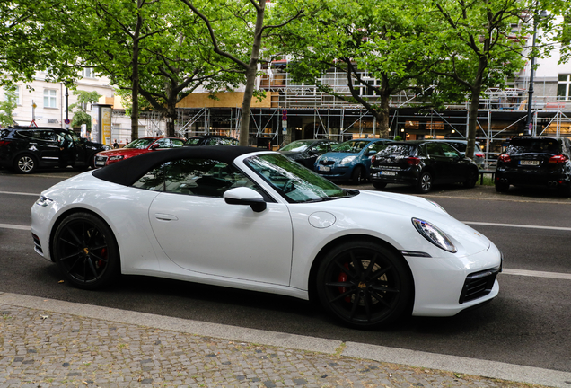 Porsche 992 Carrera 4S Cabriolet