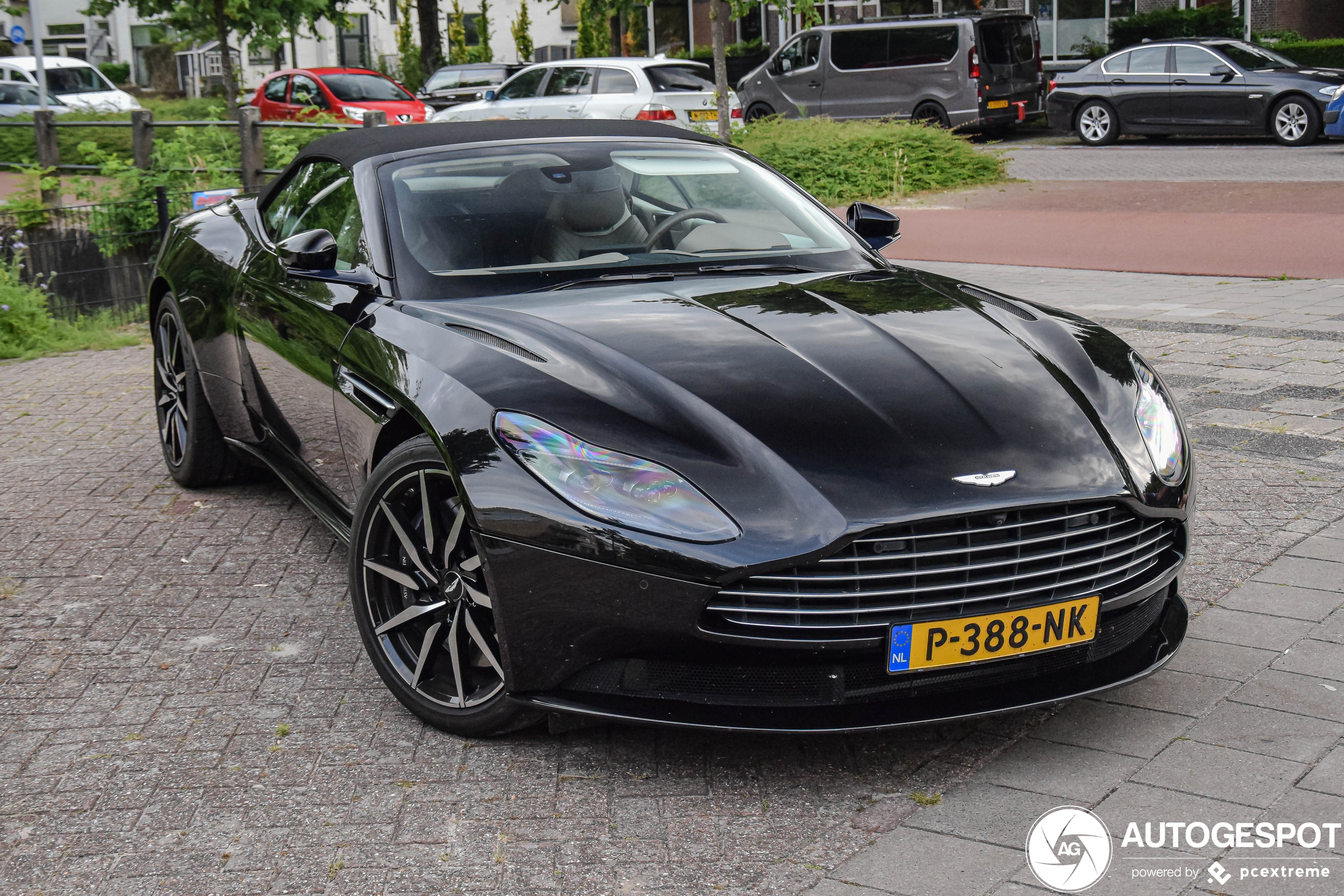 Aston Martin DB11 V8 Volante